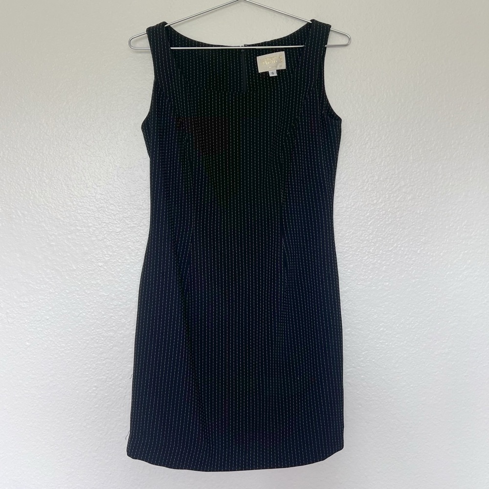 ALBERTO MAKALI White Pin Striped Pattern Sleeveless Mini Dress in Black SZ 6